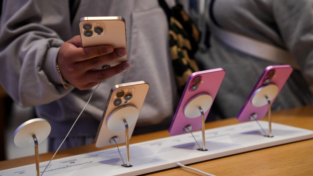 Apple is aiming to create foldable iphones starting next year,