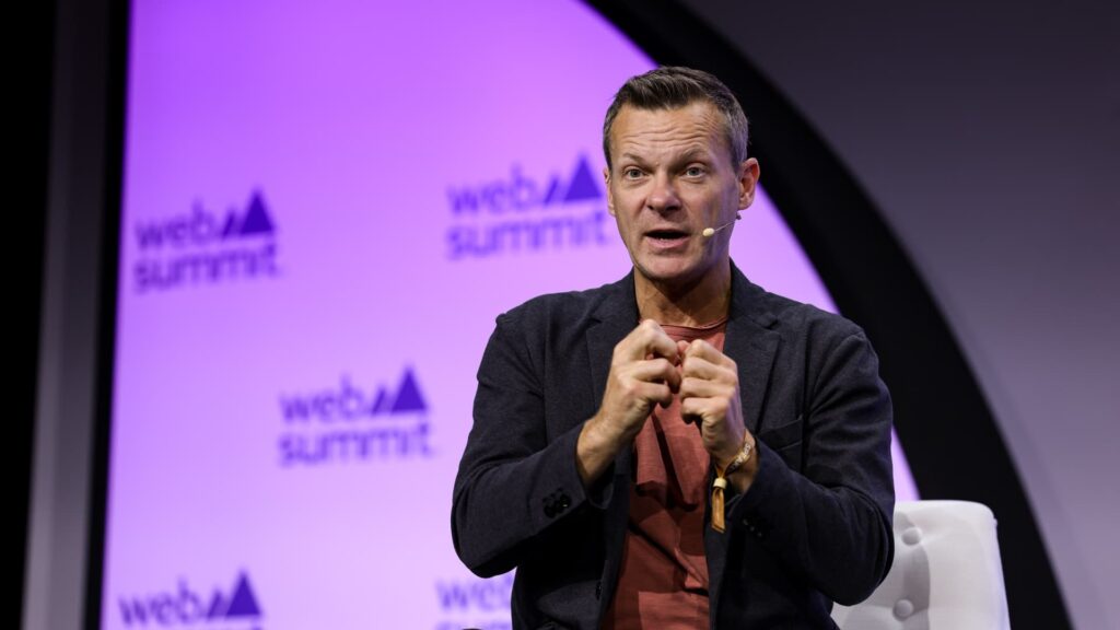 Asana chooses dan rogers and replaces ceo dustin moskovitz