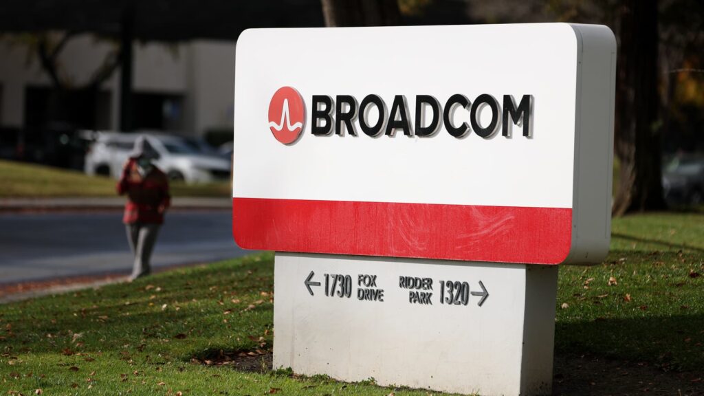 Broadcom (avgo) revenue report q2 2025
