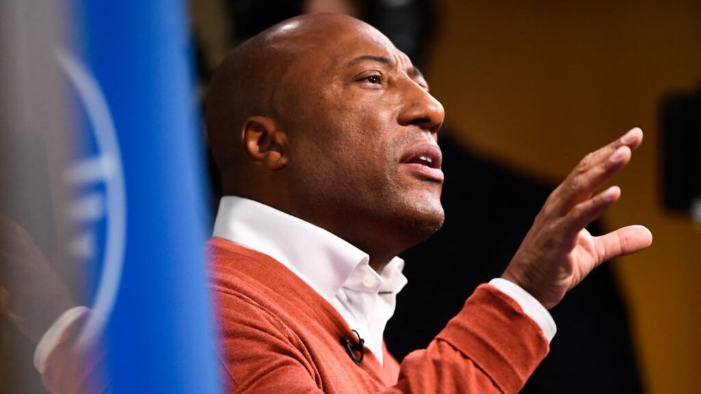 Byron allen sells and broadcasts television stations