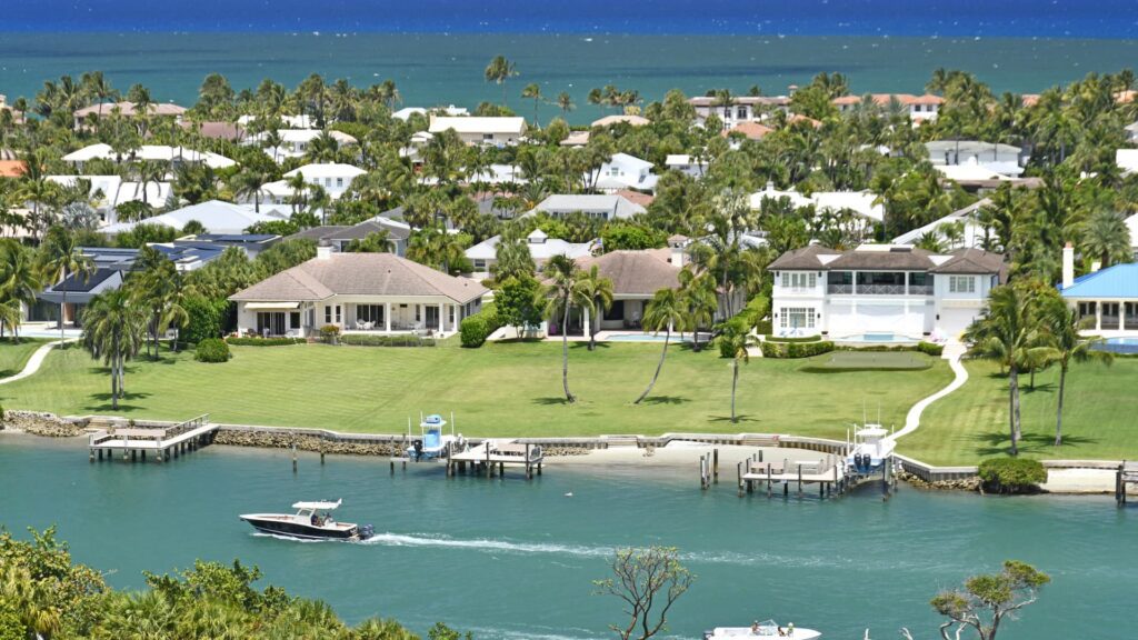 Here's how the luxury real estate market is splitting
