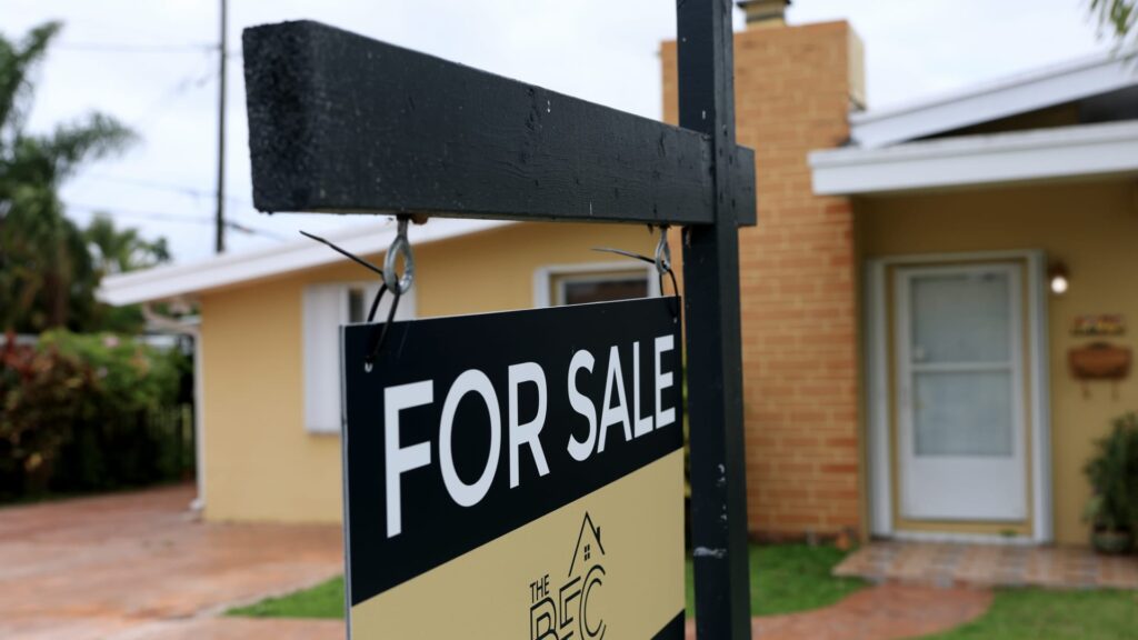Mortgage fees and demand are trapped in retention patterns