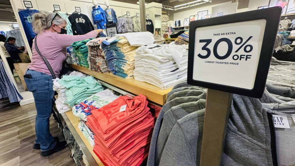 Stocks making the biggest move after opening hours: gap, aeo,