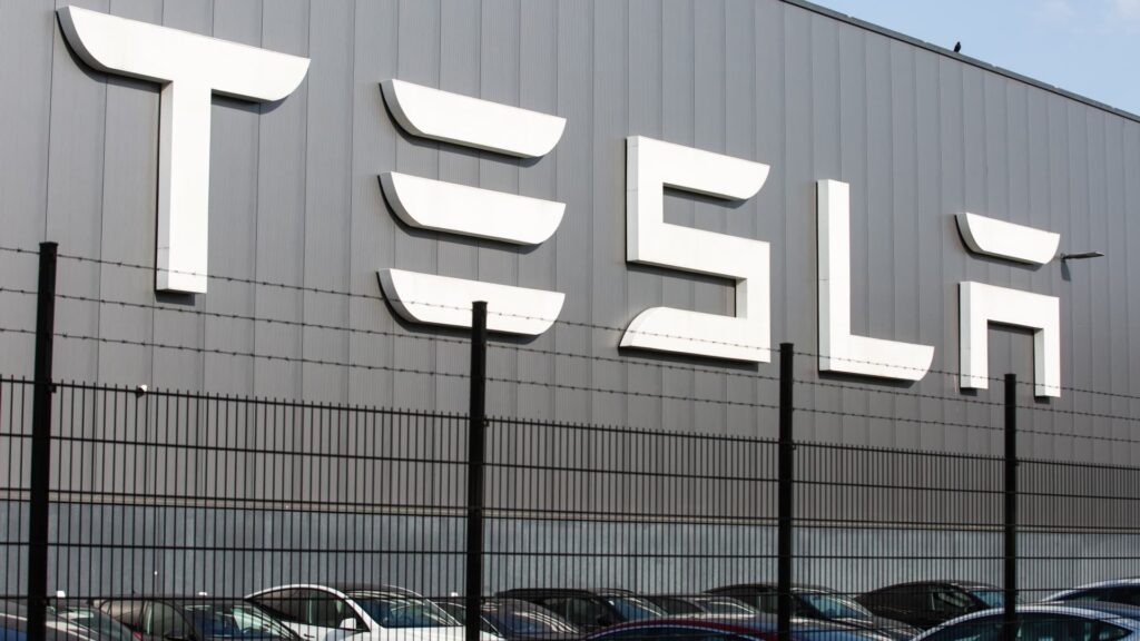 Tesla's first unmanned delivery customer new car