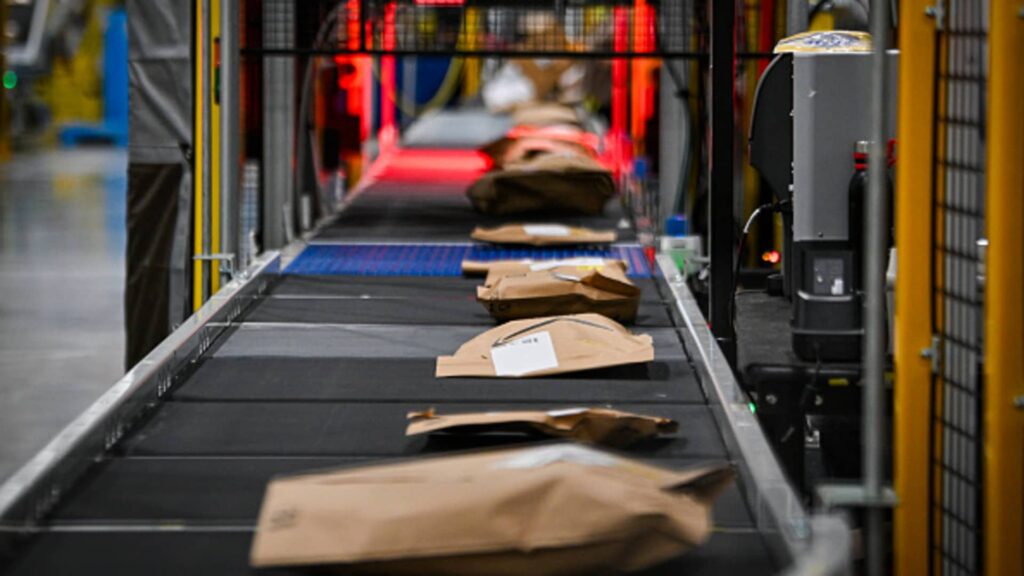 Amazon backs 3d imaging startup cambridge terahertz and returns