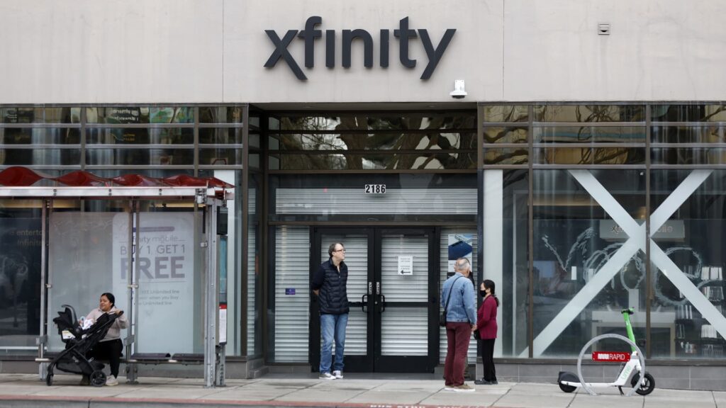 Comcast (cmcsa) revenue q2 2025
