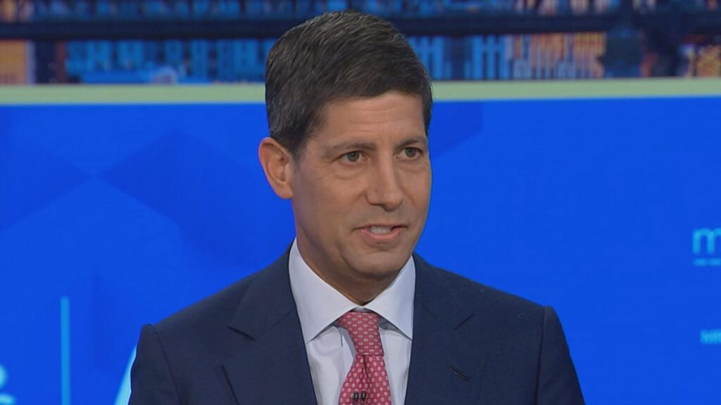 Kevin waush promotes "change of administration" with the fed and