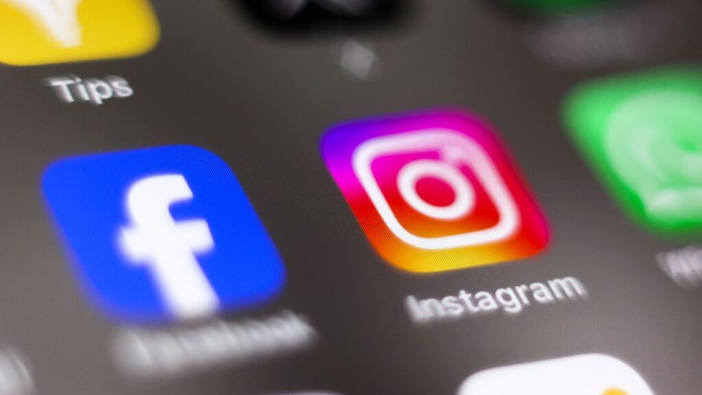 Meta updates instagram safety features, teen messaging