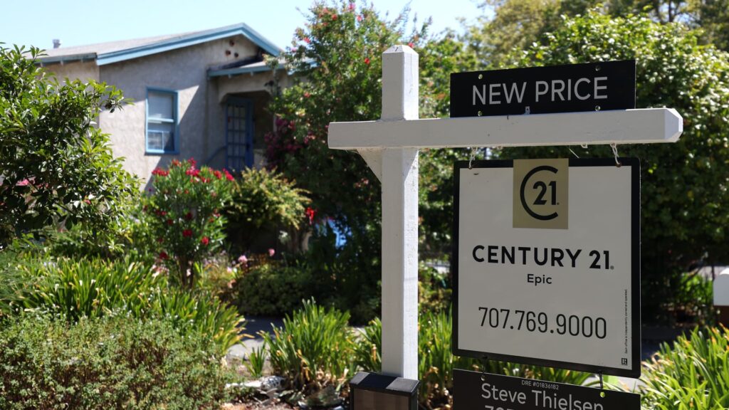 More us housing markets see a decline in home prices