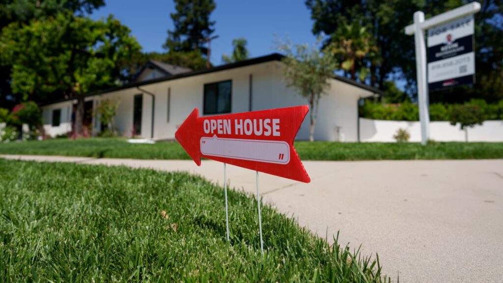 Mortgage demand falls to its lowest level since may