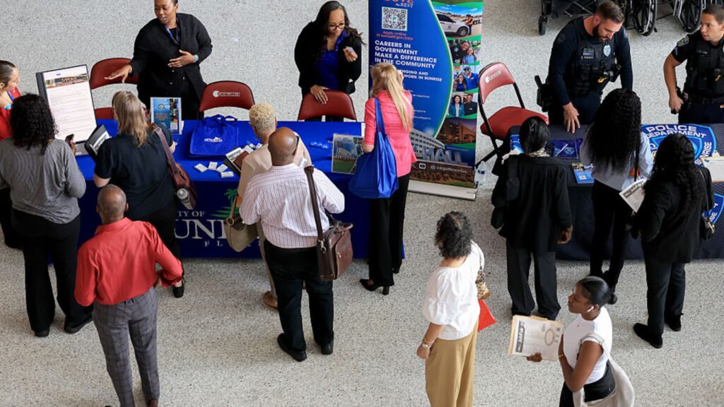 The private sector lost 33,000 jobs and lost expectations