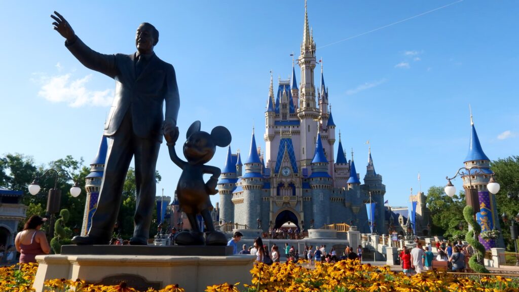 Disney (dis) revenue q3 2025