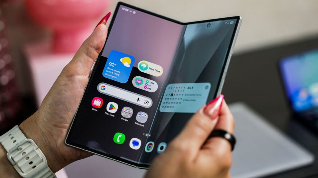 Samsung takes market share from apple in the us and