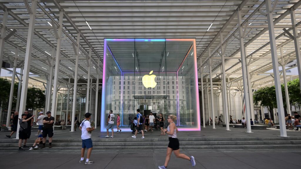 Stocks that make the biggest move after business hours: aapl,