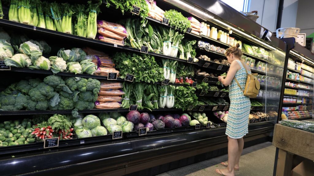 As the weekly unemployed jumped, consumer prices rose at 2.9%