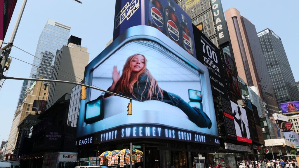 Stocks that make the biggest move after business hours: aeo,