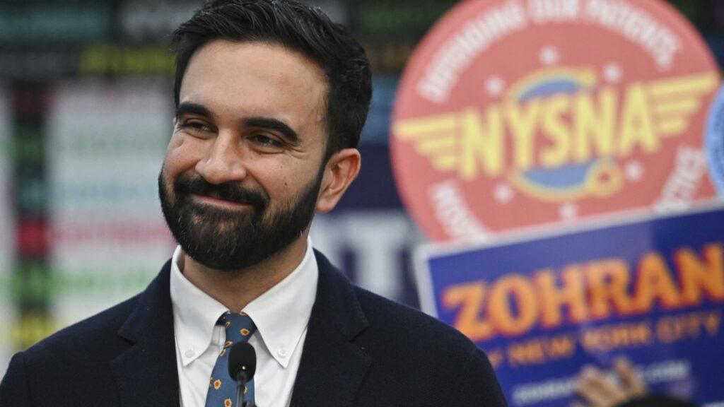 Billionaires spend big bucks to back Cuomo Billionaires spend big bucks to back cuomo