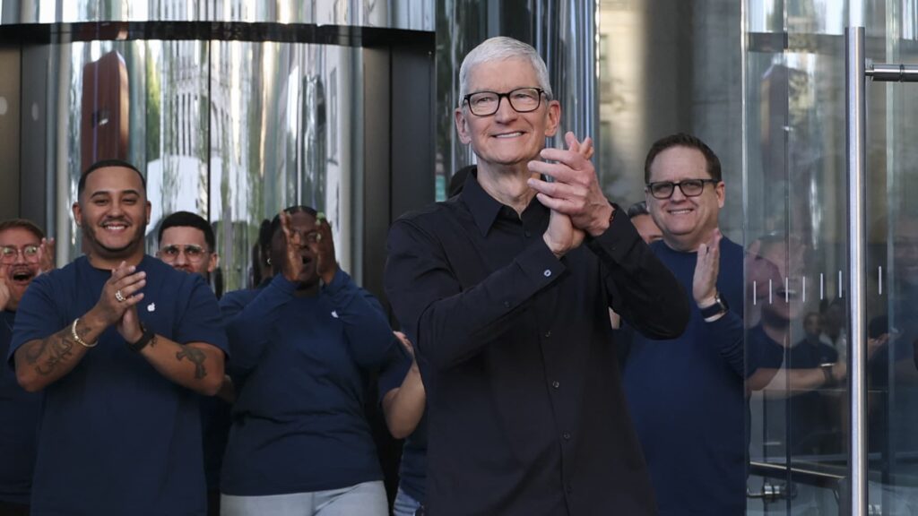 Patient apple bulls are vindicated, and the stock is just