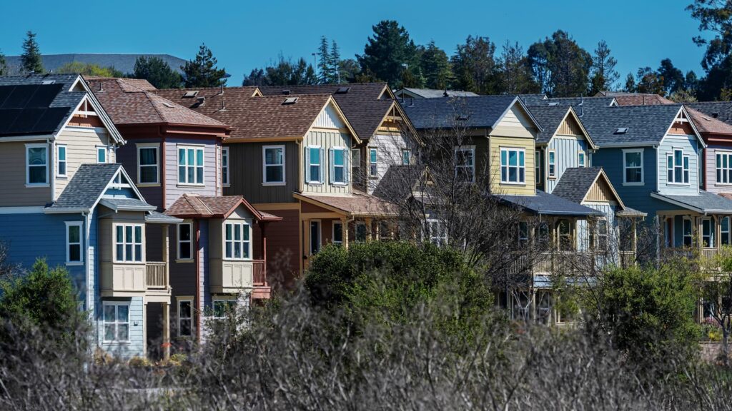 Mortgage demand recedes in week of volatile interest rates Mortgage demand recedes in week of volatile interest rates